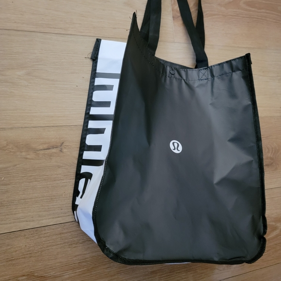 Lululemon Large Tote New 2022 - Picture 2 of 2
